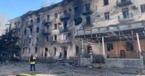 Удар по готелю у Слов’янську — дрони влучили у центрі, є постраждалий — Укрaїнa