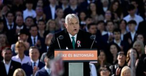 Орбана освистали: Прем’єр-міністр Угорщини зірвався на крик під час мітингу