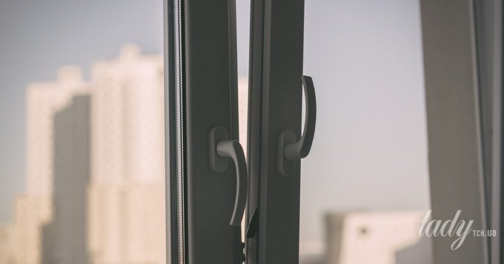 Поки мати мила посуд: у Хмельницькому дитина випала із вікна шостого поверху