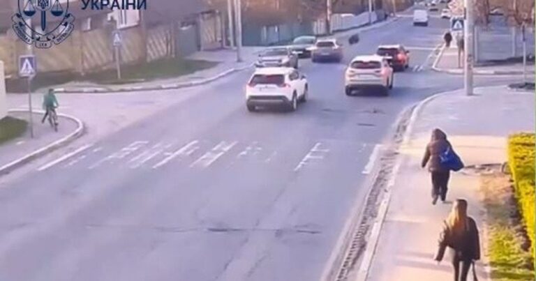 Жахлива ДТП в Ірпені: 13-річну дівчину збив автомобіль, дитина у комі