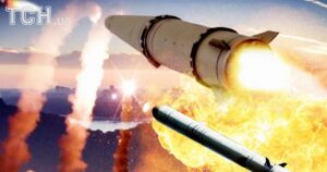 Вибухи у Києві: уламки ракети влучили в будинок, у Подільському районі пожежа — Київ