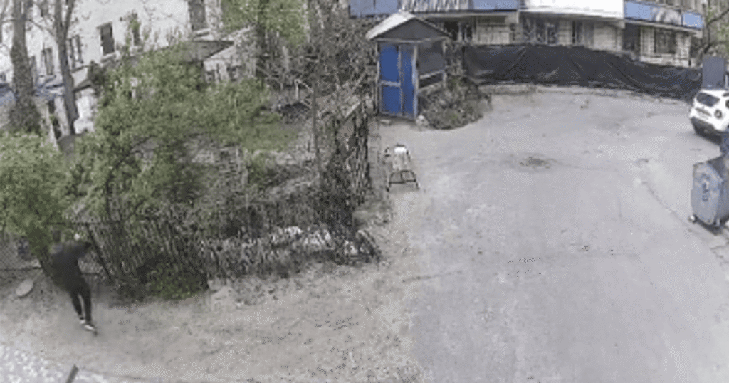 Інцидент у Голосіївському ТЦК — у Києві пояснили падіння чоловіка під час ВЛК — Київ