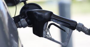 Ціни на бензин в Україні почали падати: в уряді дали новий сигнал