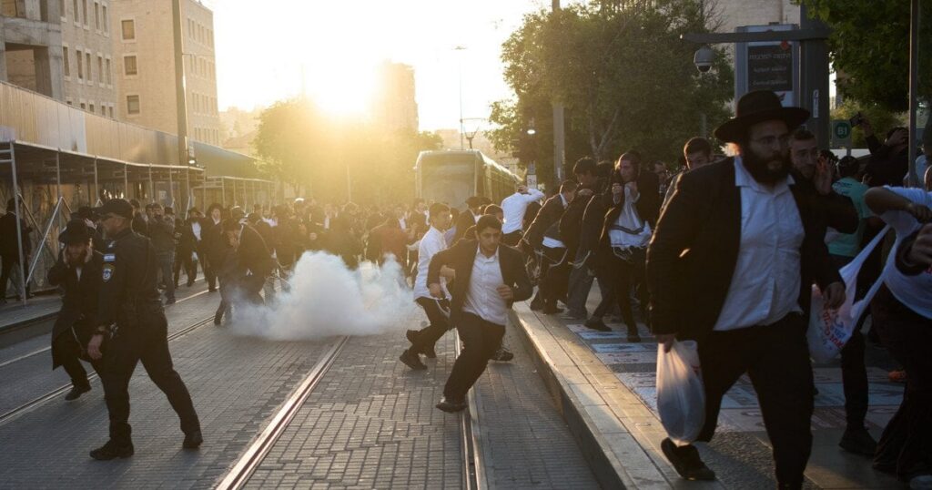 В Ізраїлі ультаортодокси влаштували протести проти призову до армії (відео)