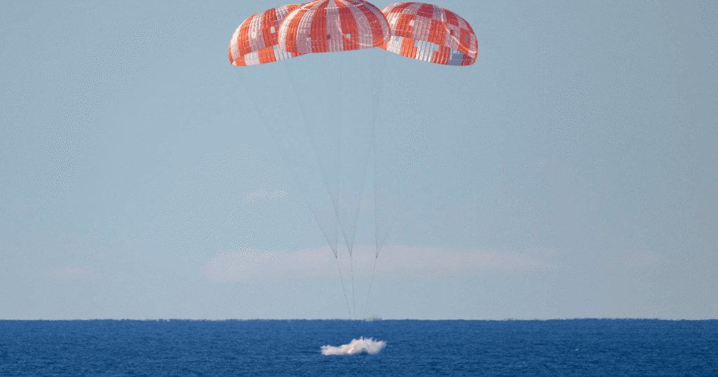 Завершення історичної місії польоту навколо Місяця та атака дронів РФ: головні новини ночі 11 квітня 2026 року