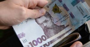 Українські пенсіонери: хто може зіткнутися з тимчасовою паузою у виплатах у травні та чому