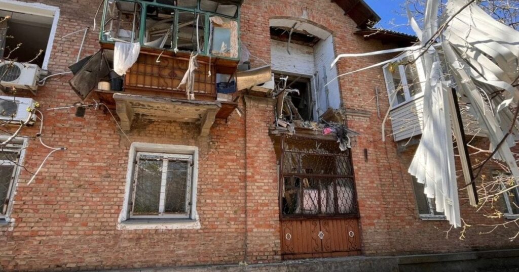 Атака РФ на Дніпропетровщину — майже 70 ударів за день, є загиблі й поранені — Укрaїнa