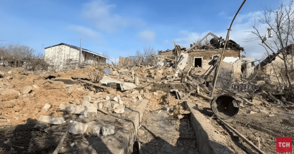 Росіяни скинули три КАБи на селище: чому люди не зможуть отримати компенсацію