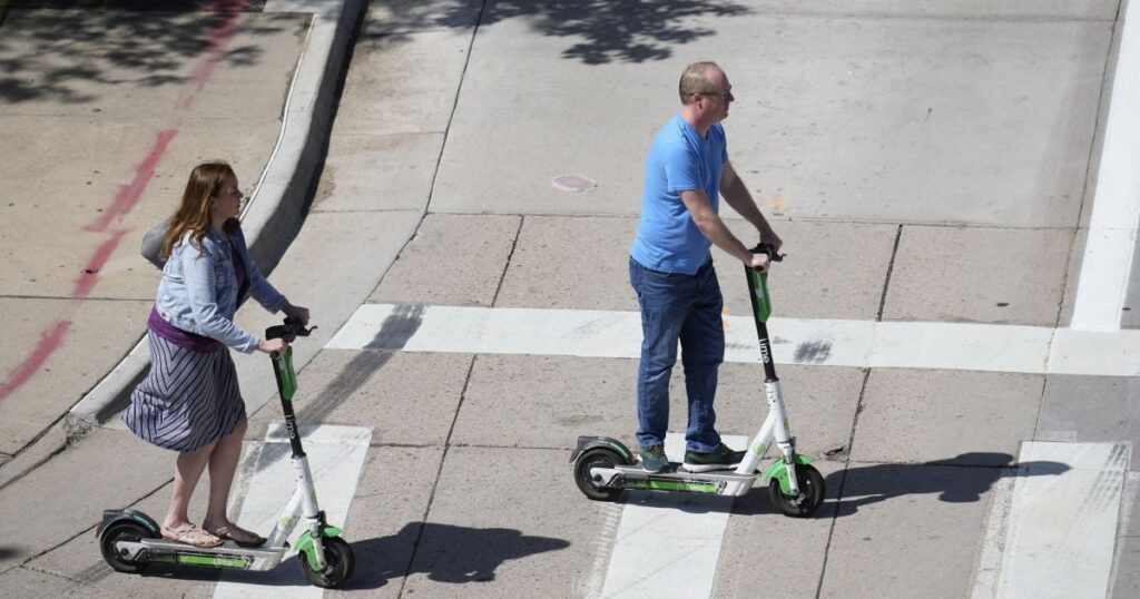 Чому в Україні електросамокати стали небезпечними для пішоходів: депутатка шокувала заявою
