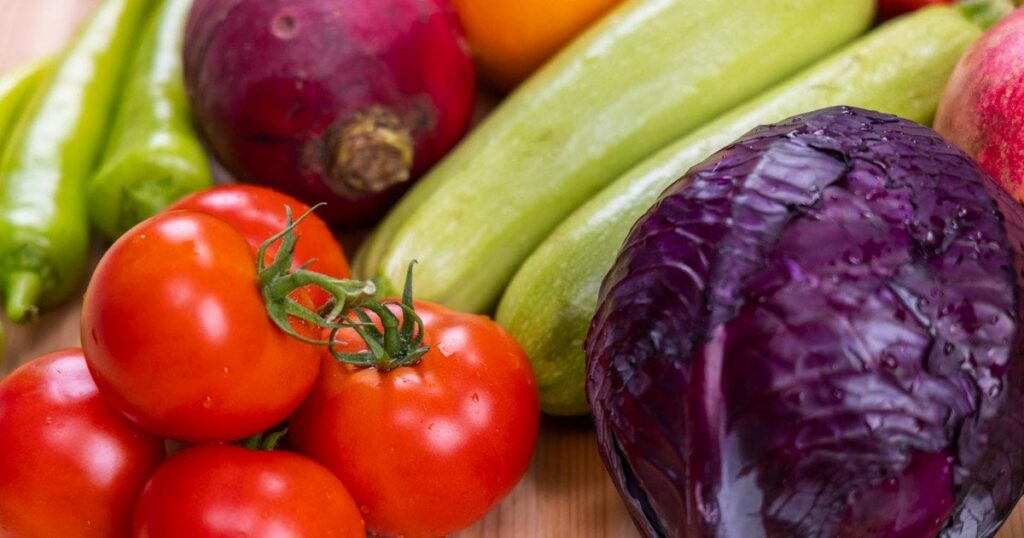 В Україні почали дешевшати овочі: актуальні ціни на буряк, огірки та картоплю