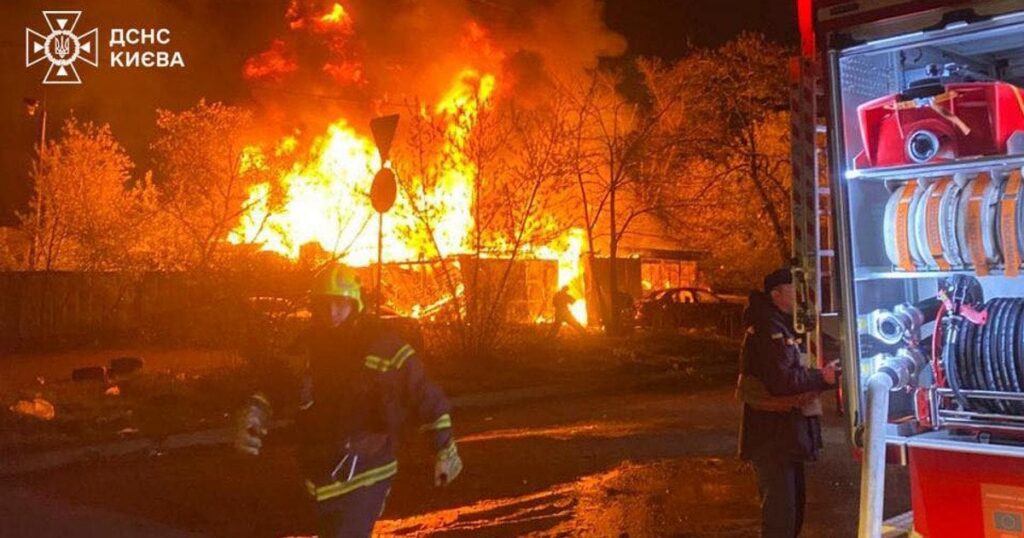 Атака дронів на Київ 16 квітня – на Подолі безпілотник влетів у 18-поверхівку, що відомо – фото — Київ