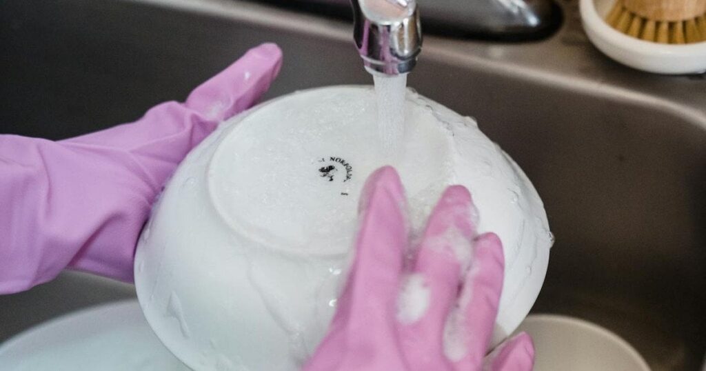 Дванадцять причин, чому ви ніколи не повинні залишати посуд мокрим