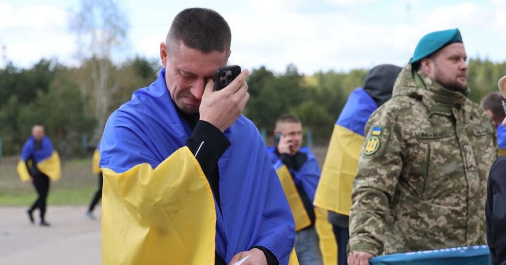 Обмін полоненими – Україна повернула 193 воїнів, подробиці і перші відео на рідній землі — Укрaїнa