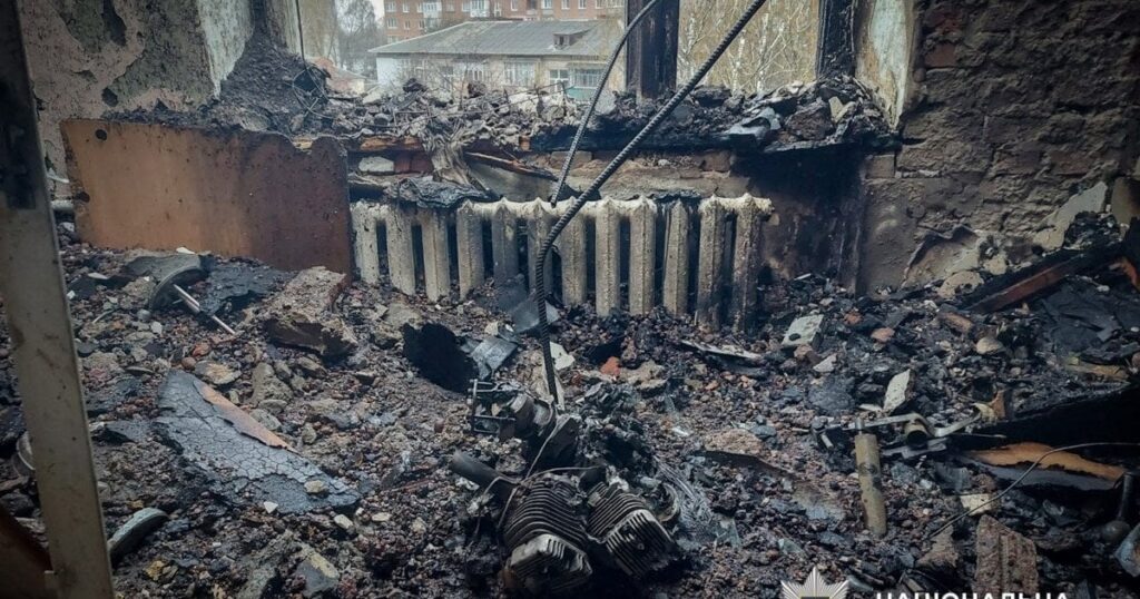 Атака "Шахедами" по Україні: загинули люди, дрони влучили у будинки (фото) Атака "Шахедами" по Україні: загинули люди, дрони влучили у будинки (фото)