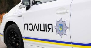 Хлопець впав з ОВА — у центрі Миколаєва загинув чоловік, поліція відкрила справу — Укрaїнa