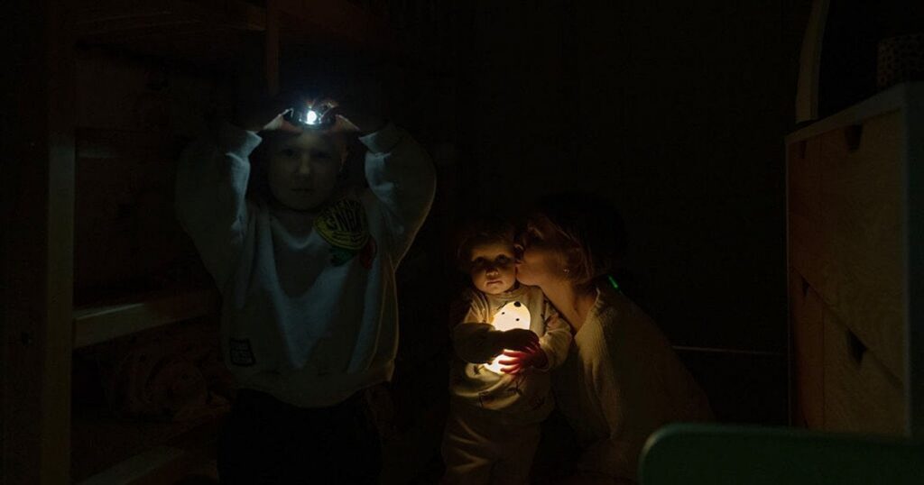 У Києві частина мешканців залишилась без світла: що сталося