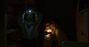 Київ без світла: Пожежа на підстанції паралізувала рух транспорту в Дніпровському районі!