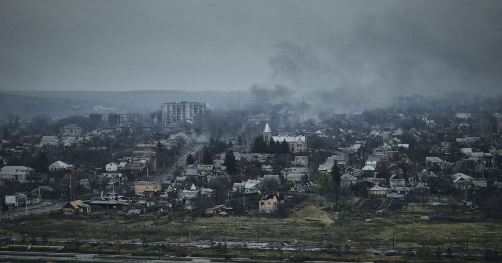 РФ не залучає місцевих - для видобутку марганцю на окупованих територіях завозитимуть росіян — Укрaїнa