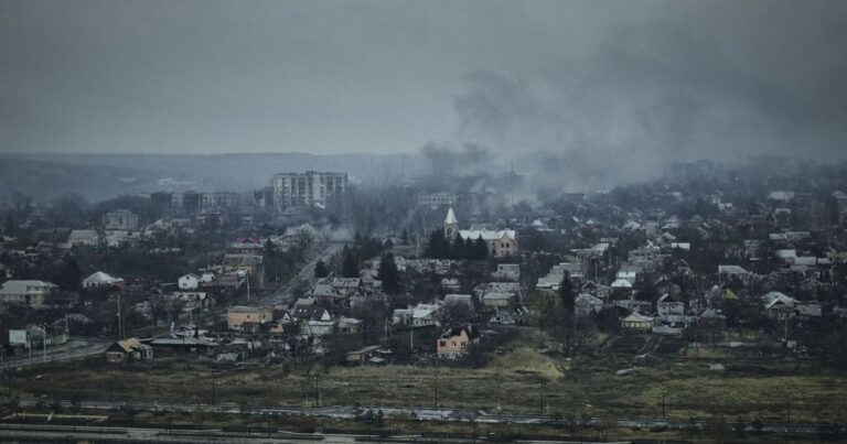 РФ завозить росіян на окуповані території: чому це не просто про видобуток, а про зміну демографії?