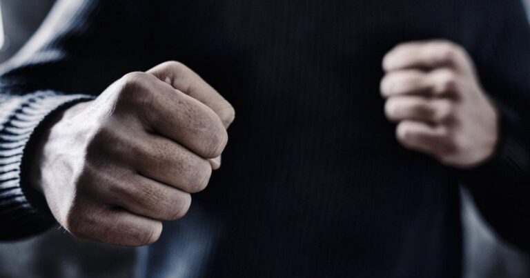 ЖАХЛИВА БІЙКА В ТРЦ КИЄВА: НІЖ, ПІСТОЛЕТ, ПОРАНЕНИЙ ТА ЗАКОРДОННИЙ НАПАДНИК!