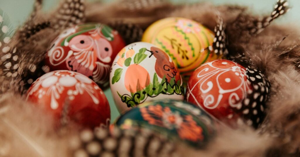 Таємниці великоднього кошика: скільки яєць потрібно фарбувати та що вони символізують