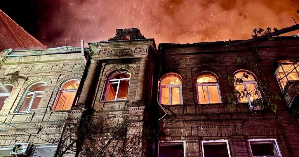 Атака РФ на Дніпро — 10 поранених, одна жінка у важкому стані — Укрaїнa