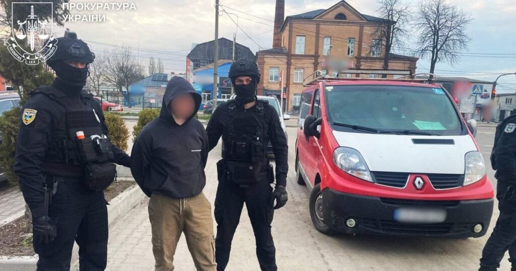 Новий маршрут для ухилянтів: на Житомирщині затримали організатора втечі до Білорусі — Укрaїнa