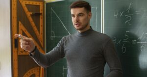 Відстрочка від мобілізації для освітян: чи можна виїхати за кордон? Розбираємо всі нюанси!