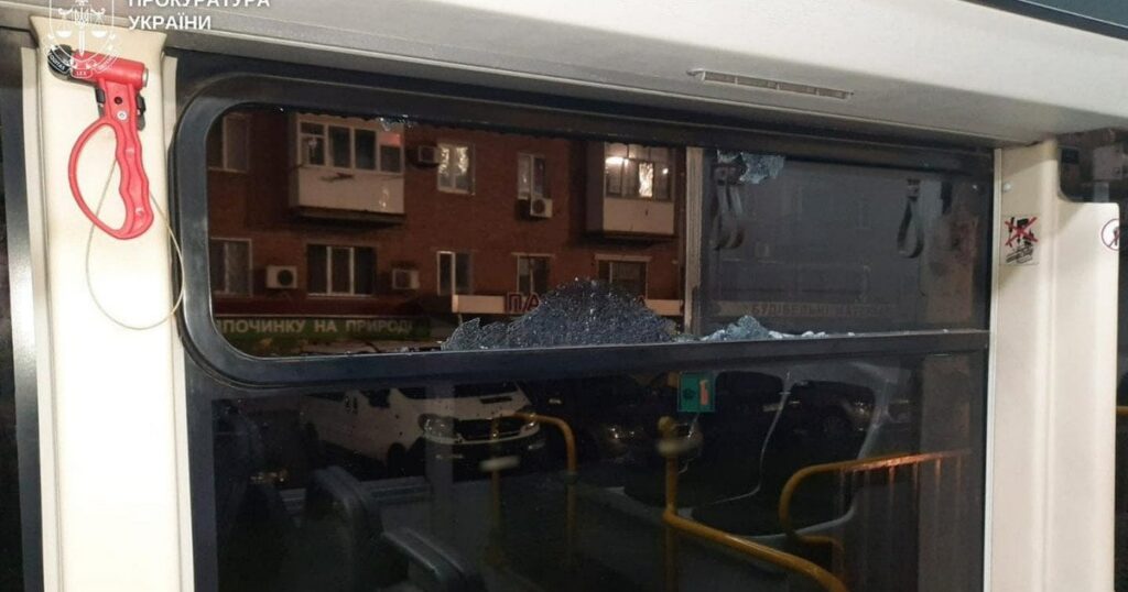 Стрілянина у Кривому Розі — підлітка взяли під варту після поранення дівчини в транспорті — Укрaїнa