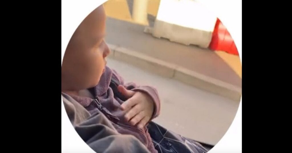 Гімн України жестовою мовою — відео 8-річного Єфима зібрало 200 тисяч переглядів — Укрaїнa