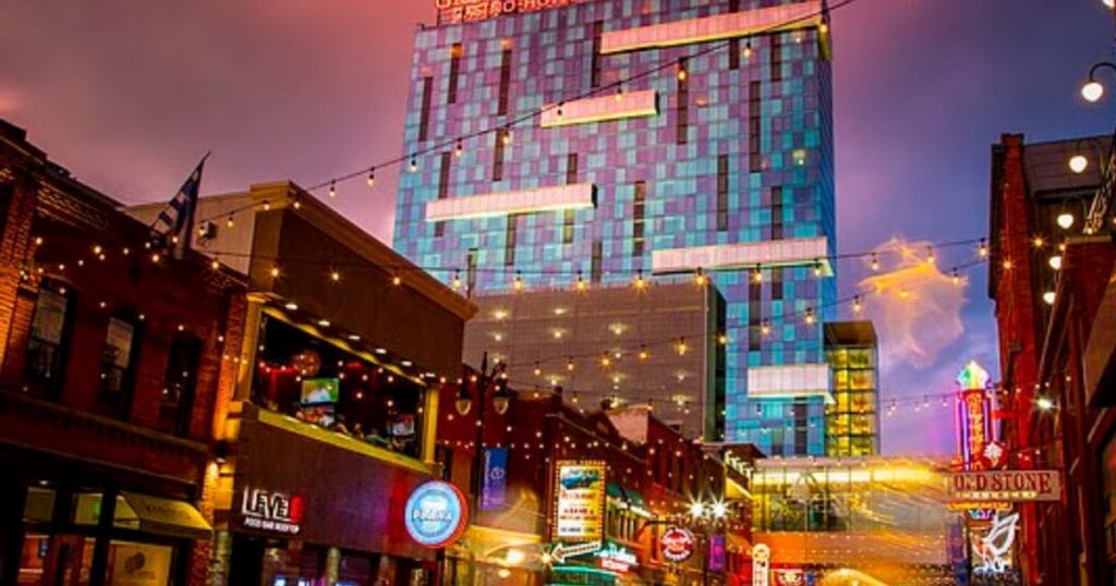 Було гордістю країни: що відомо про місто, яке пропонує новим мешканцям 15 тисяч доларів Було гордістю країни: що відомо про місто, яке пропонує новим мешканцям 15 тисяч доларів