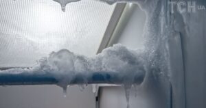 Шокуюча історія: Британець роками ховав тіло матері в морозилці та жив на її пенсію!