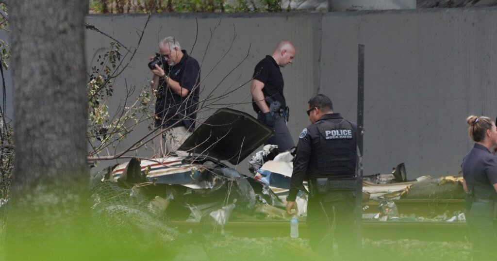 Новини світу - у США літак впав у двір будинку, пілот помер — Світ