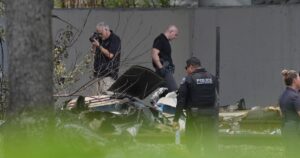 Новини світу - у США літак впав у двір будинку, пілот помер — Світ