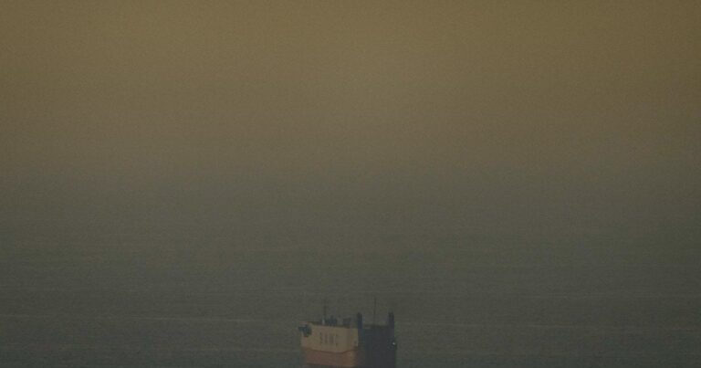 Ормузька протока: Іран обмежує рух танкерів та звинувачує США у порушенні перемир’я