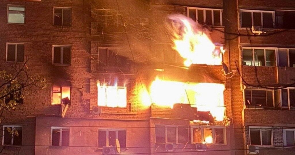 Атака на Дніпро — ворожий дрон влучив у будинок — Укрaїнa