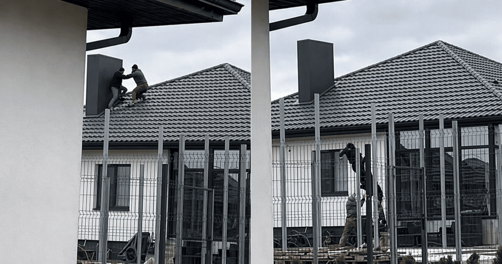 Під Луцьком чоловік тікав від ТЦК і впав з даху: військові розповіли свою версію подій