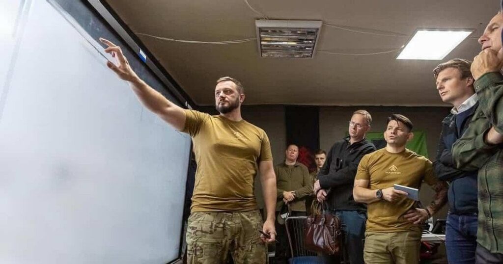 Associated Press присвятило матеріал “Хартії” як прикладу нової моделі української армії