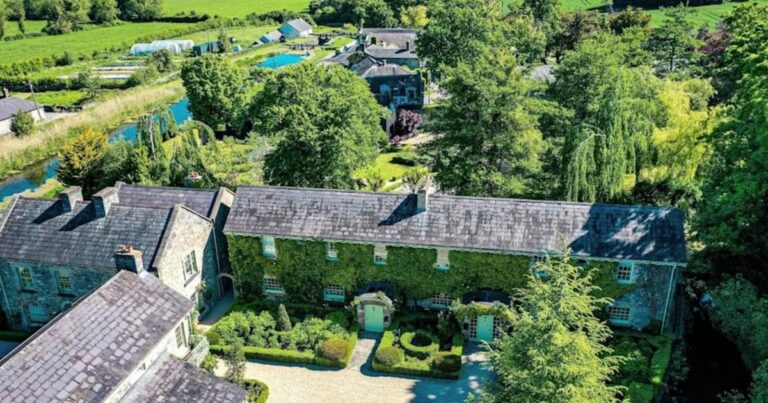 Ірландське Село Мрії: Власна Церква, Паб і Млин Чекають на Вас за 20 Мільйонів Євро!