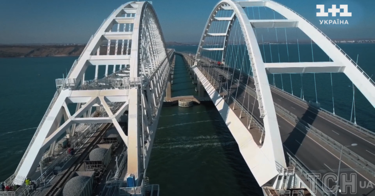 Удар по Керченському мосту: ЗСУ потопили не просто катери, а ключові елементи оборони Росії! “Соболь” і “Грачонок” – чим вони важливі для Кремля?