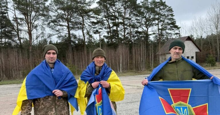 З РОСІЙСЬКОГО ПОЛОНУ ПОВЕРНУЛИ БІЙЦІВ «АЗОВУ» ПІСЛЯ МАЙЖЕ ЧОТИРЬОХ РОКІВ НЕВОЛІ