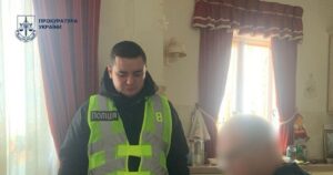 Лікар-отоларинголог у Києві — після планової операції пацієнт частково осліп — Укрaїнa