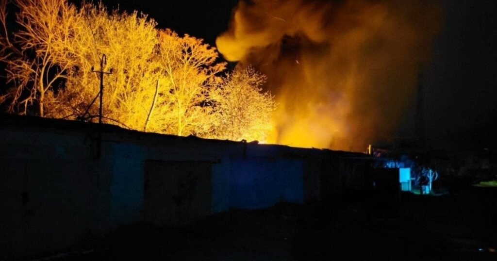 Ворог завдав удару по Запоріжжю, внаслідок чого загинула людина Ворог завдав удару по Запоріжжю, внаслідок чого загинула людина