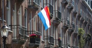 Депутатку вигнали з партії через фото, змінене ШІ до невпізнання