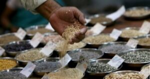 Ціни на продукти можуть різко злетіти: світу загрожує глобальний дефіцит їжі через війну з Іраном