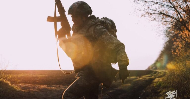 Українські Герої: Як ЗСУ Навчають НАТО Новим Правилам Війни та Стають “Постачальниками Безпеки”