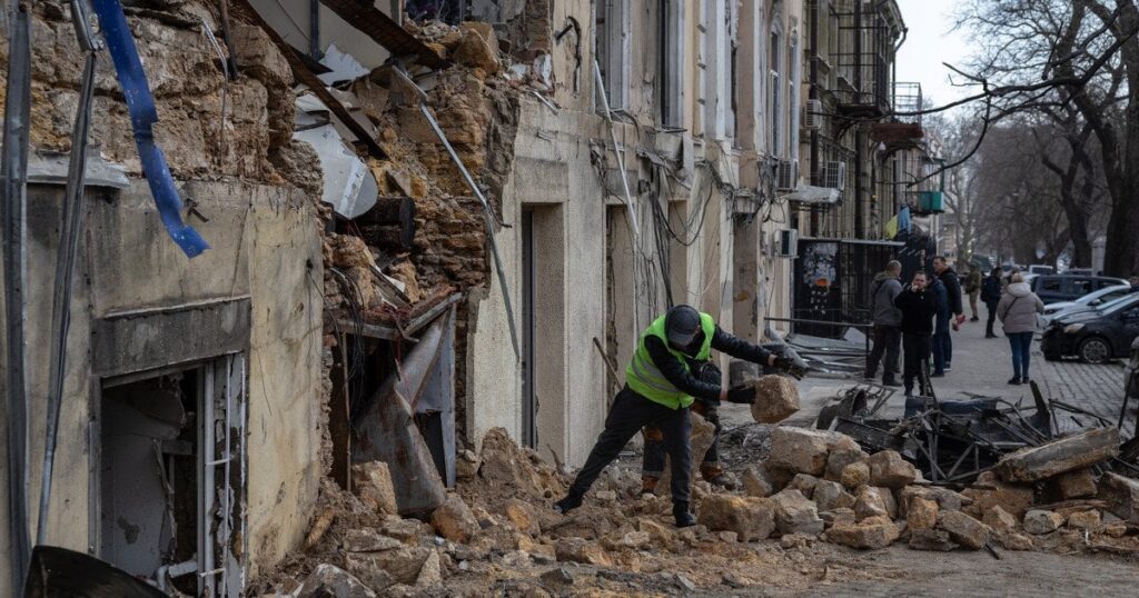 Росіяни вгатили по обласному центру:  що відомо про "приліт" та постраждалих