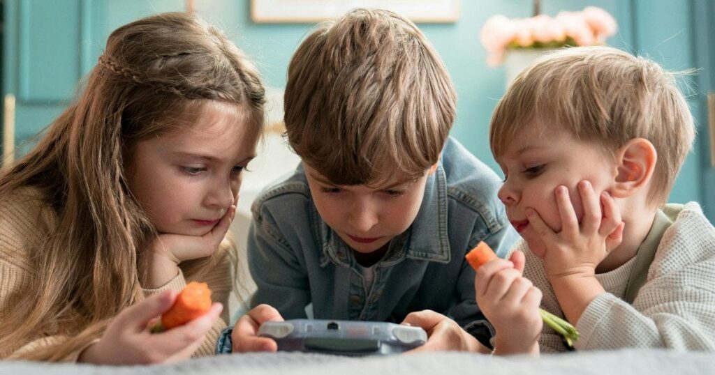 Дітям в Україні хочуть "заблокувати" соцмережі: в Раді готують обмеження Дітям в Україні хочуть "заблокувати" соцмережі: в Раді готують обмеження