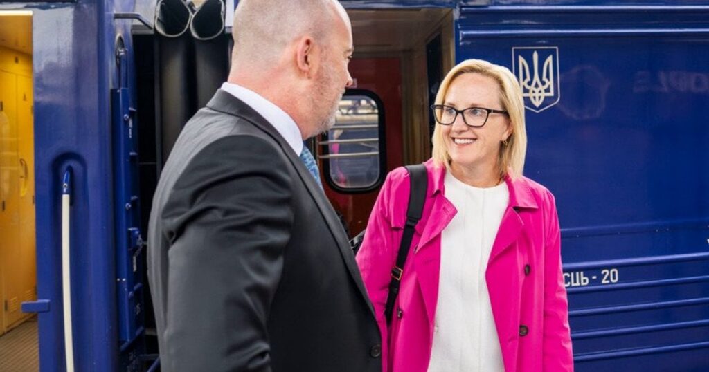 Представник США в Україні Девіс готується до відставки через розбіжності з Трампом - FT — Політика