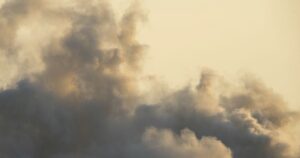 Одне з міст від ранку під безперервним ударом РФ: інфраструктура у вогні